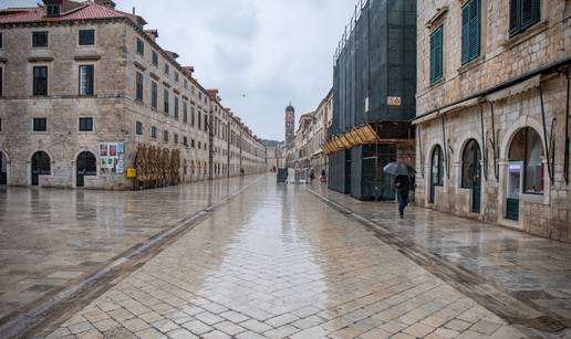 Dubrovnik poput grada duhova: Kiša opustošila ulice i trgove