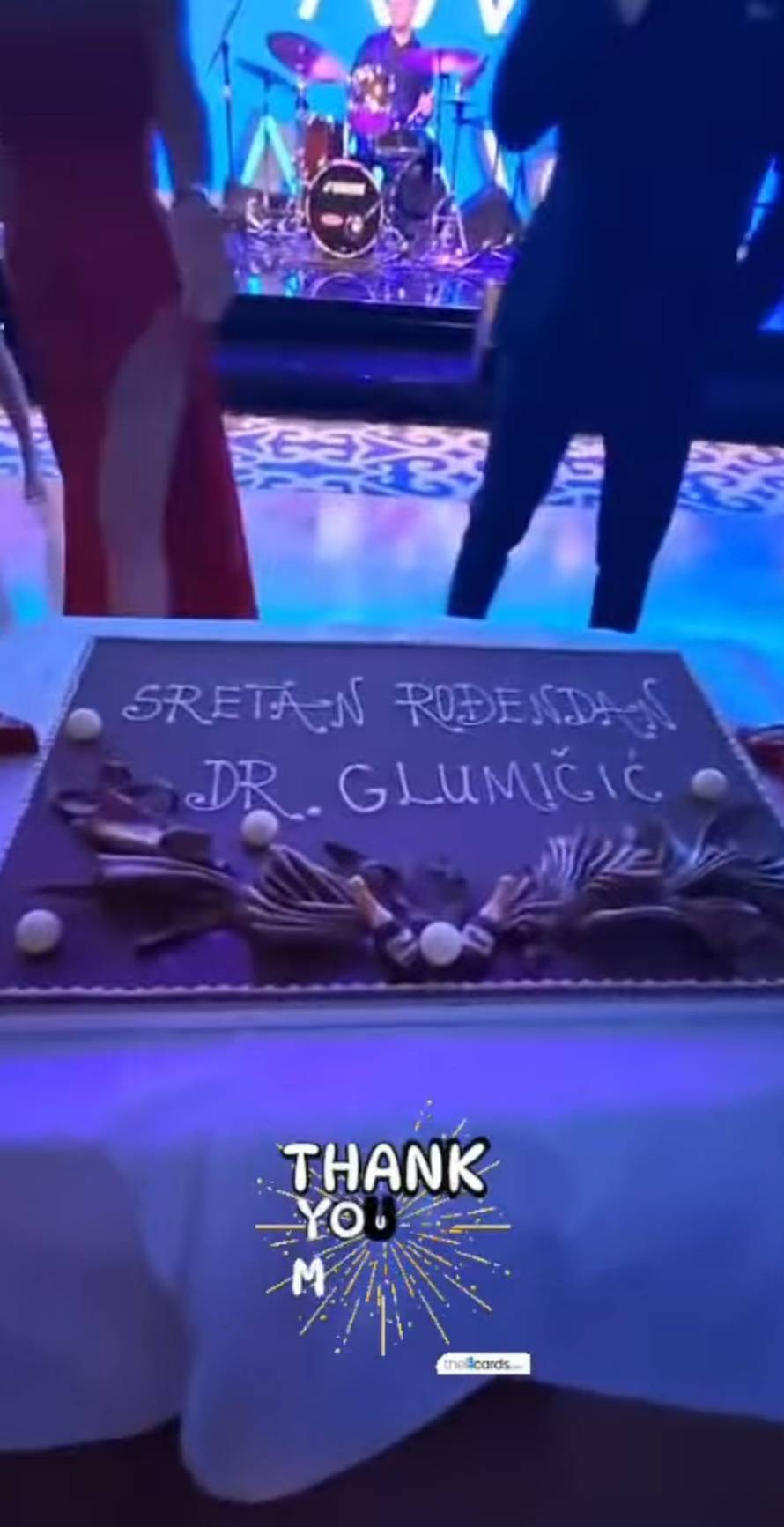 Maja Šuput pjevala plastičnom kirurgu za rođendan: 'Ček, tu je čekić. I ja da razbijam tortu?'