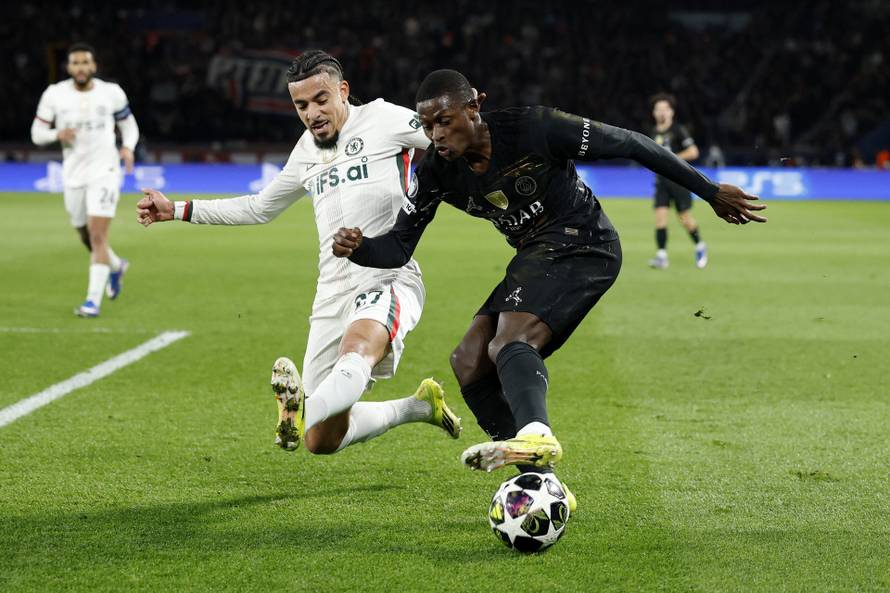 UEFA Champions League - Round of 16 - First Leg - Paris St Germain v Chelsea