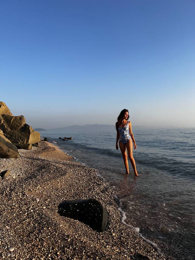 FOTO Pogledajte kako je fatalna Albanka proslavila pobjedu nad Srbijom. Neki su joj zamjerili