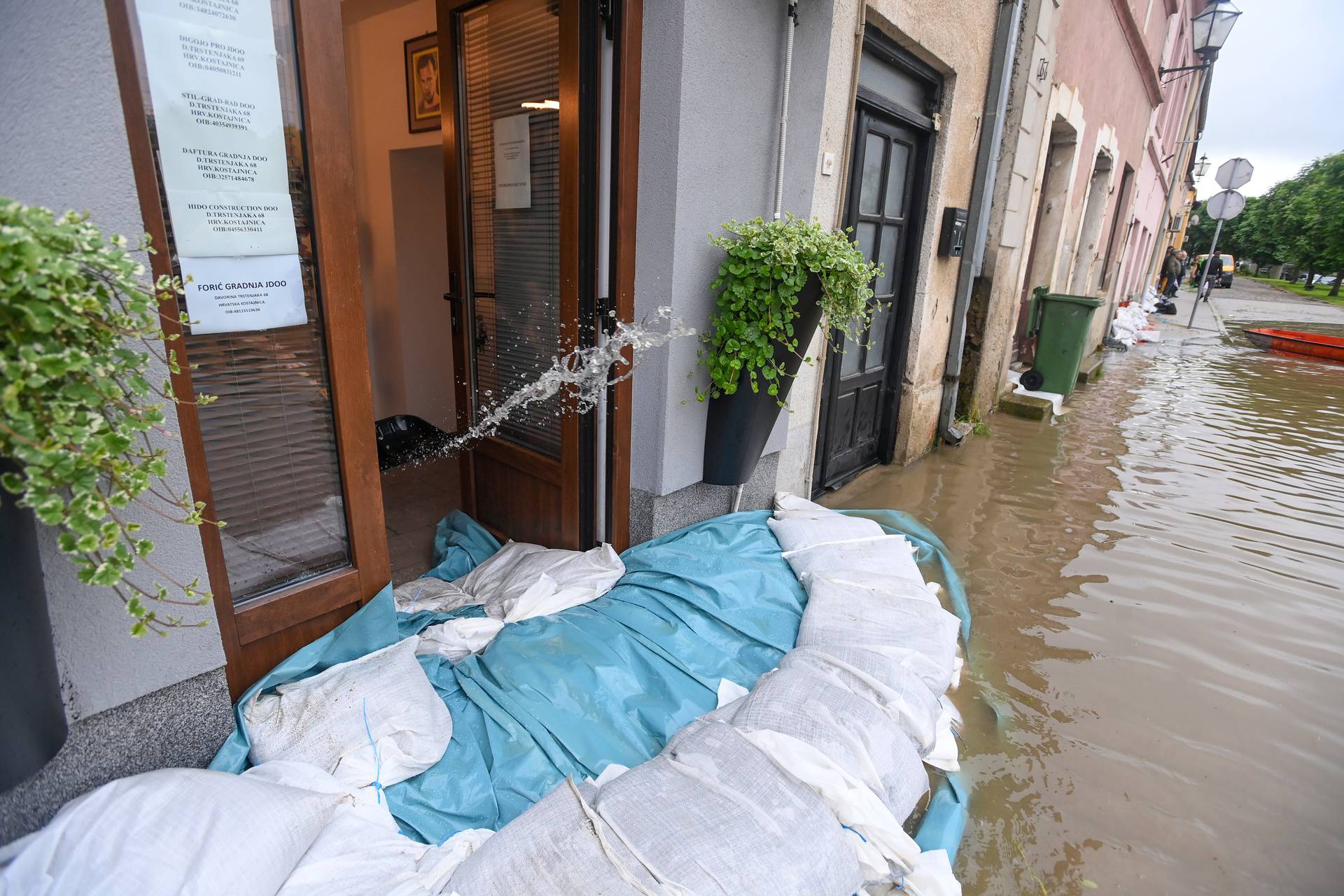 Rijeka Una poplavila područje Hrvatske Kostajnice