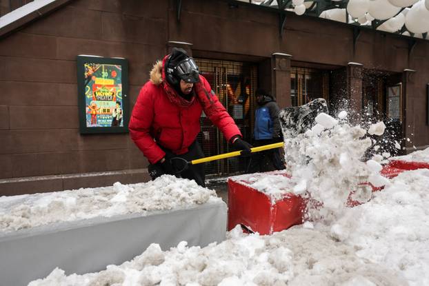 Major winter storm spreads across a large swath of the United States