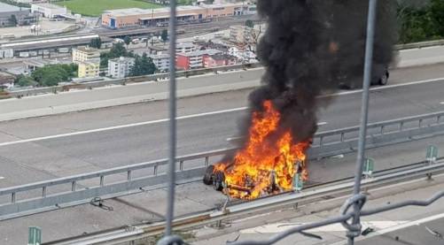 Poginuo je za volanom Tesle: Za eksploziju je kriva baterija?