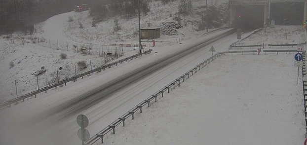 FOTO Pada na Sljemenu, ima ga i na cestama: Pogledajte kako se Hrvatska bijeli na Badnjak!