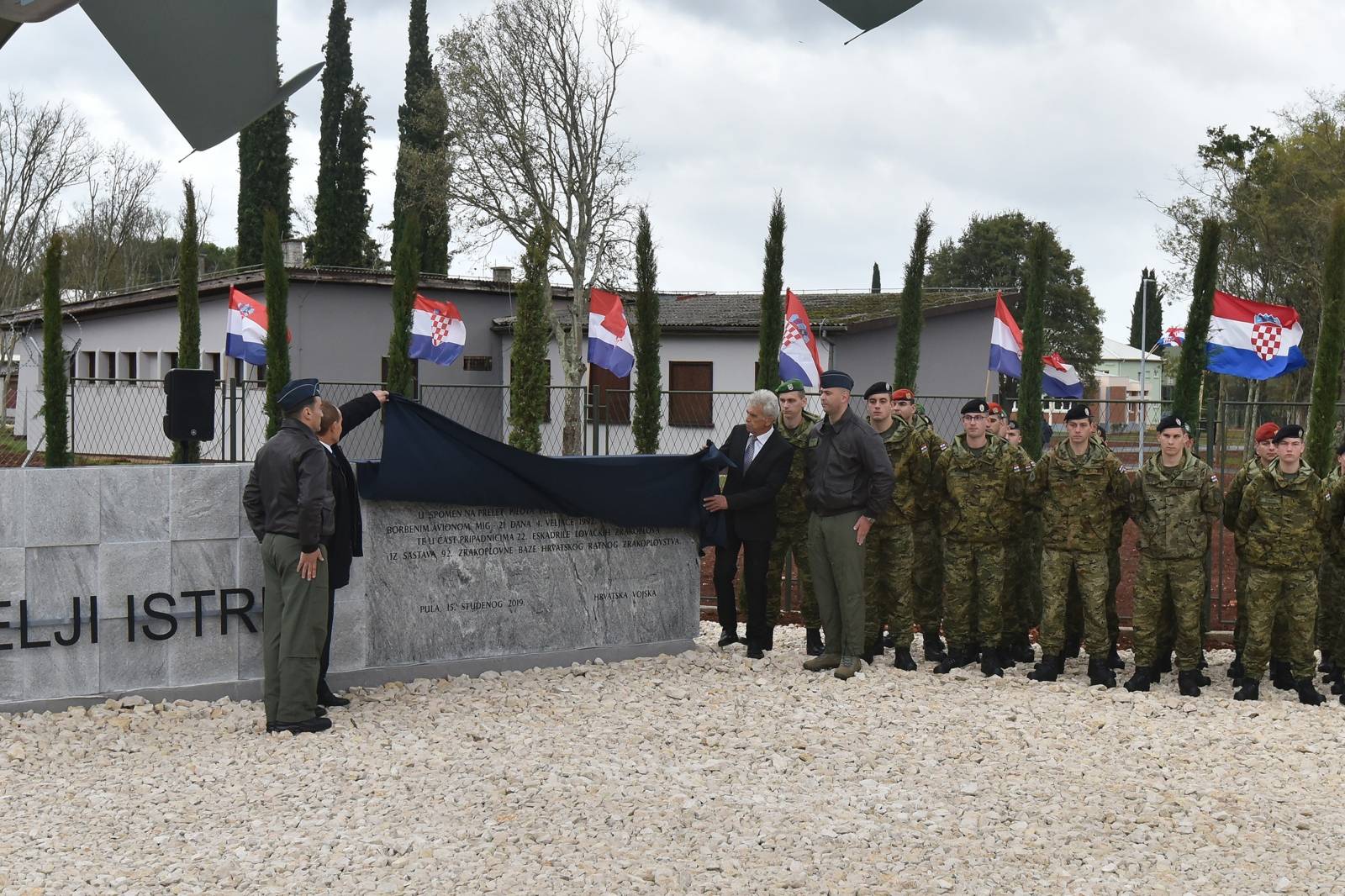 Na bivšem vojnom aerodromu u Valturi svečano otvorena vojarna "Hrvatski branitelji Istre"