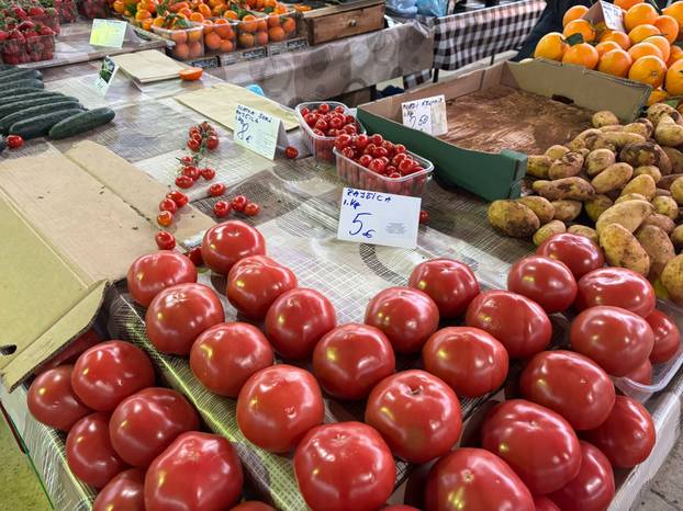 Bili smo na tržnici u Utrini: Evo kakve su cijene uoči Uskrsa!