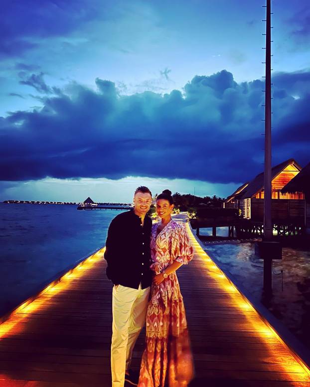 FOTO 'Kraljica sponzoruša' fotkala se potpuno gola: 'Ti si majka, razmisli o svojoj obitelji'