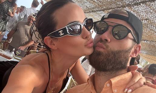 Adriana &Cacute;aleta-Car uputila je suprugu emotivnu poruku