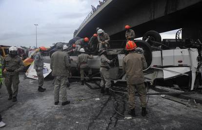 Tajland: U sudaru autobusa i kamiona poginulo je 19 ljudi
