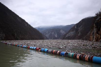 Višegrad: Tone smeća iz tri zemlje plutaju Drinom  