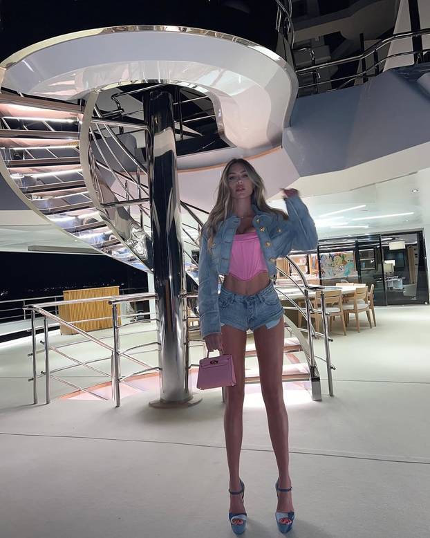 FOTO Od 'Tigrice' do odvjetnice. Ovo su paragvajske i francuske WAGS-ice: Koje su zanosnije?