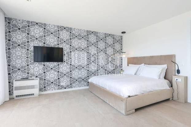 Opa! Vila na Pagu opremljena je tako da ni ne morate na plažu