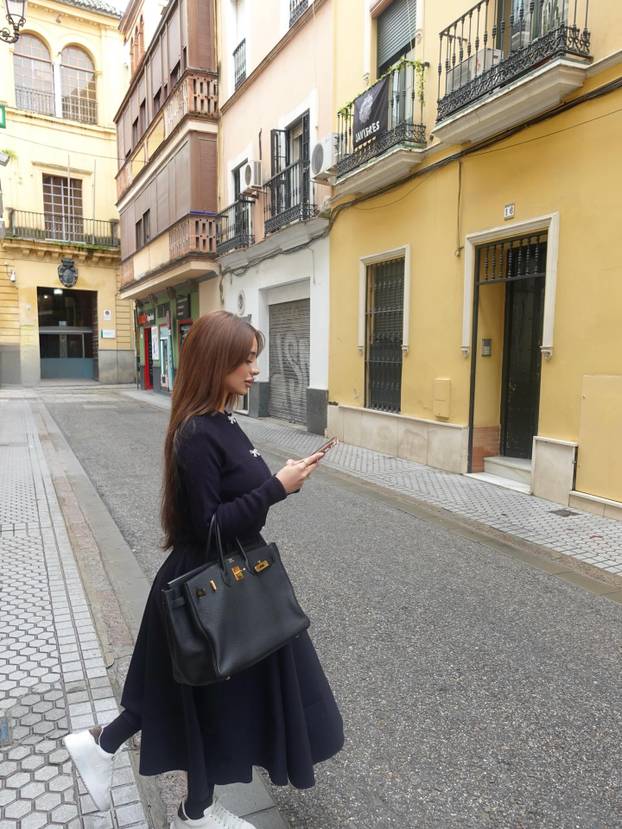 FOTO Zbog supruga je prešla na islam, a optužili su ju da zbog njene 'magije' on ne igra za BiH