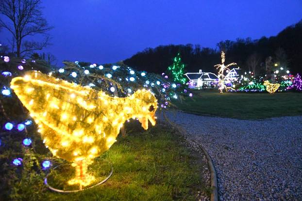 Grabovica: Uskrsna čarolija svjetla by Salaj donosi magičan ugođaj sa preko 60.000 pisanica