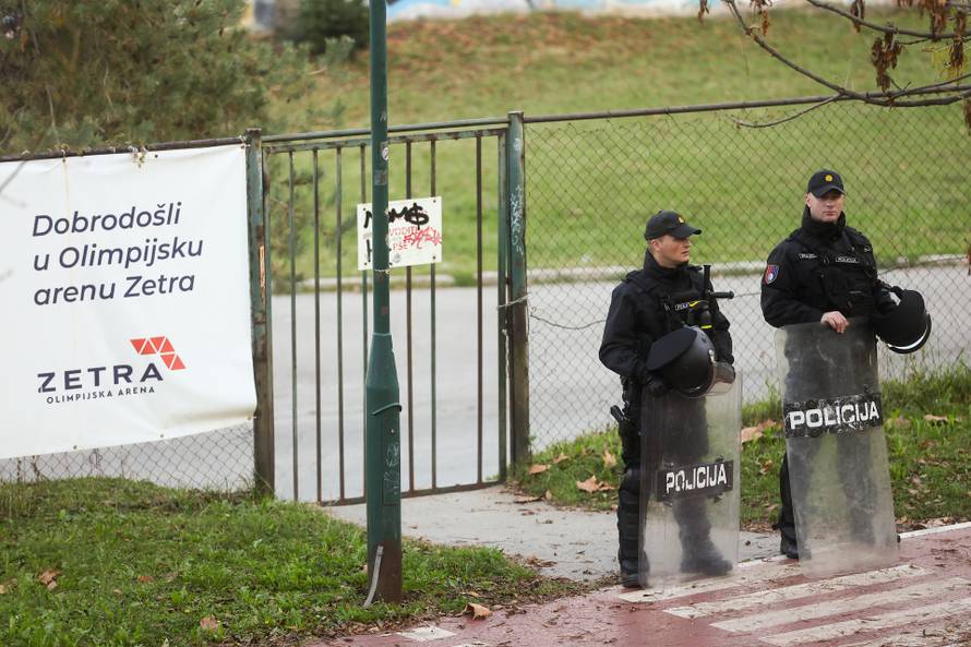 Sarajevo: Velik broj policije kod dvorane Zetra gdje će biti odigrana utakmica Eurolige između Dubaija i izraelskog Hapoela