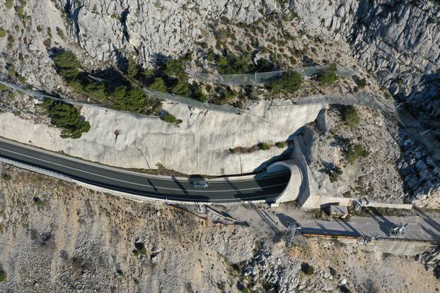 Fotografije iz zraka prijevoja Stupica na cesti koja spaja Vrgorac i Makarsku