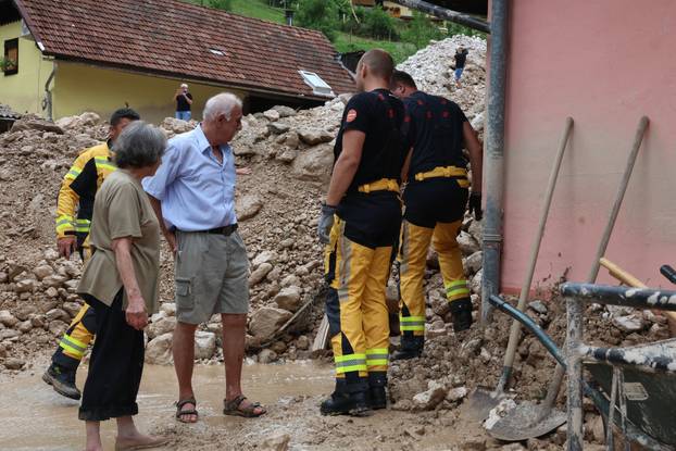 Slovenija: Odron zatrpao kuće u Kokri