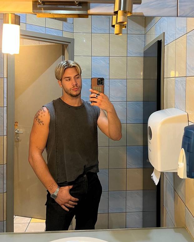 FOTO Influencer Marco Cuccurin  u prozirnoj košulji oduševio pratitelje: 'Za čarobnu večer'