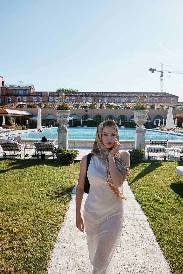 Prizori koji ostavljaju bez daha! Pogledajte modele u mokrim haljinama na jahtama u Veneciji