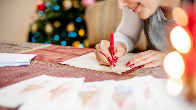 37 ideja što napisati u božićne čestitke - ovisno kome ih šaljete