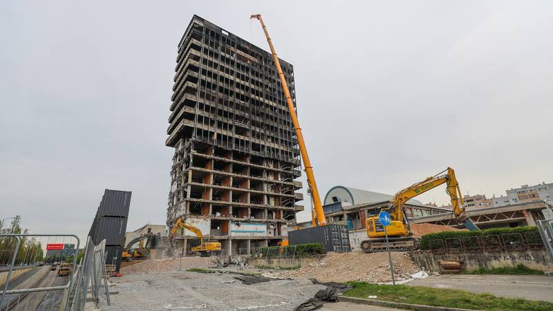 VJESNIK ODLAZI U POVIJEST Evo kako ide rušenje, asfaltiraju i podvožnjak na Slavonskoj...