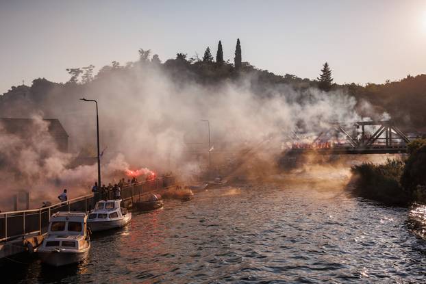 Prolazak Maratona lađa kroz Rogotin uz bakljadu