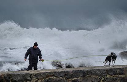 Snažne oluje pogodile Britaniju, Francusku i Dansku. Dvoje mrtvih u nevremenu u Škotskoj