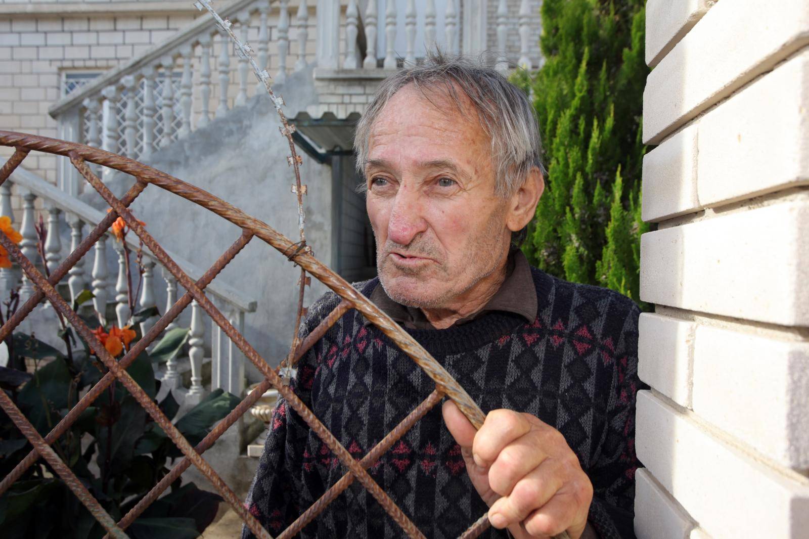'Neću više, obećavam!': Ima 80 godina i sadi marihuanu u vrtu