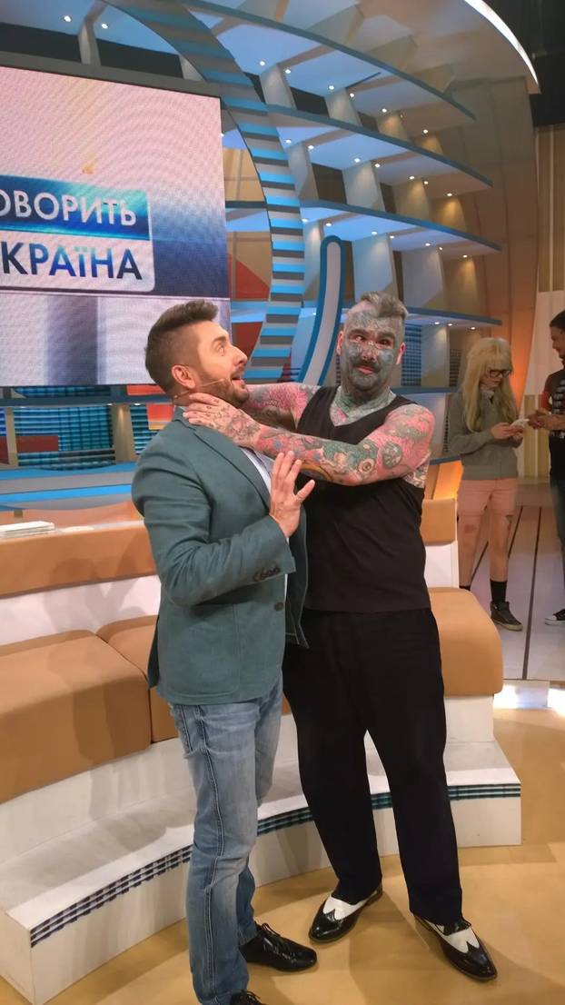 FOTO Više mu ne stane nijedna tetovaža! Uklonio je i bradavice. Evo kako je prije izgledao: Wow