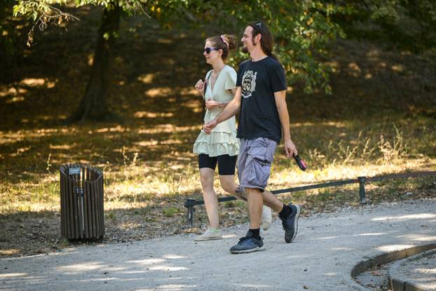 Zagreb: Nedjeljno popodne u parku Maksimir