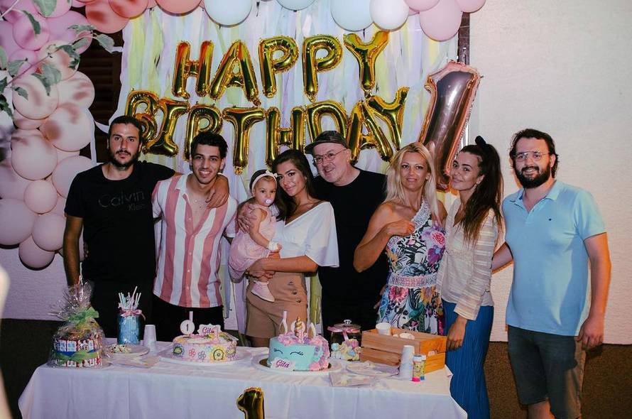 Siniša Vuco zapjevao na svadbi  kćeri Katarine u Sesvetama