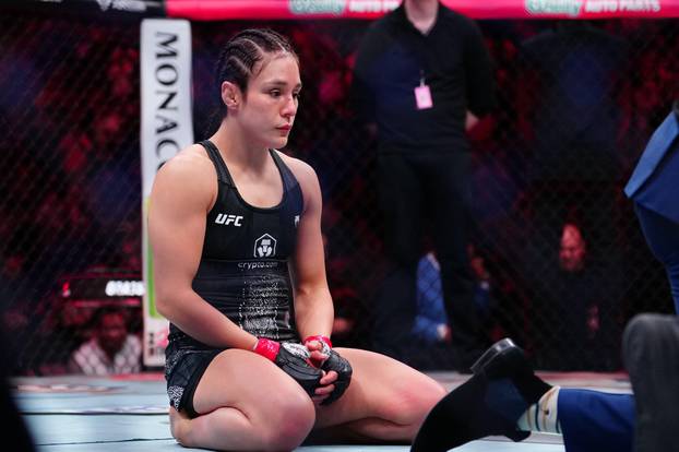 Seattle, USA. 28th Mar, 2026. SEATTLE, WA - MARCH 27 : Alexa Grasso and Maycee Barber meet in the octagon for a 3-round bout at UFC Fight Night - Adesanya vs Pyfer at Hyatt REGENCY on March 27, 2026 Las Vegas, NV. (Photo by Louis Grasse/PXImages) Credit: 