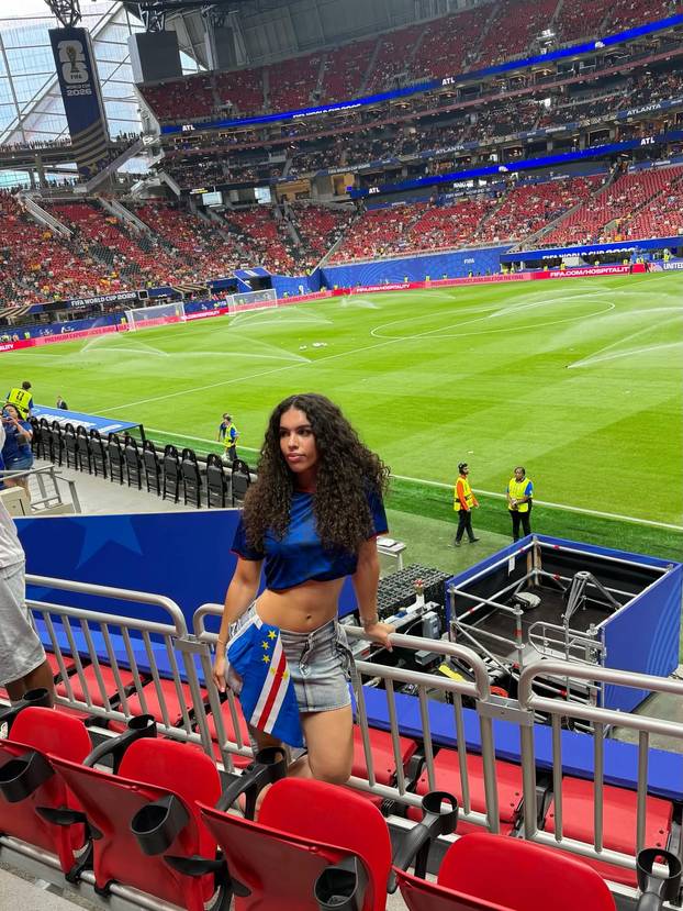 FOTO Vatreni poljubac nakon golčine Argentini! Evo kome je u zagrljaj trčao heroj 'Otočana'