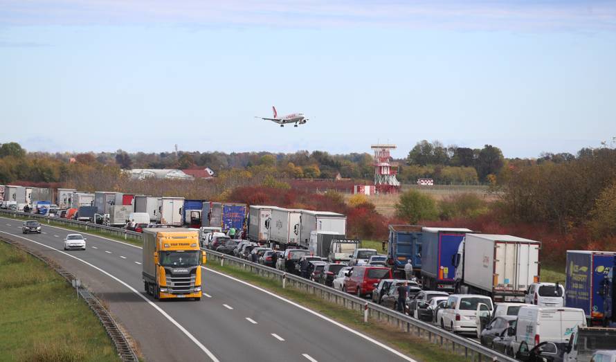 Zagreb: Zbog nesreće između Jakuševca i Kosnice stvaraju se velike gužve
