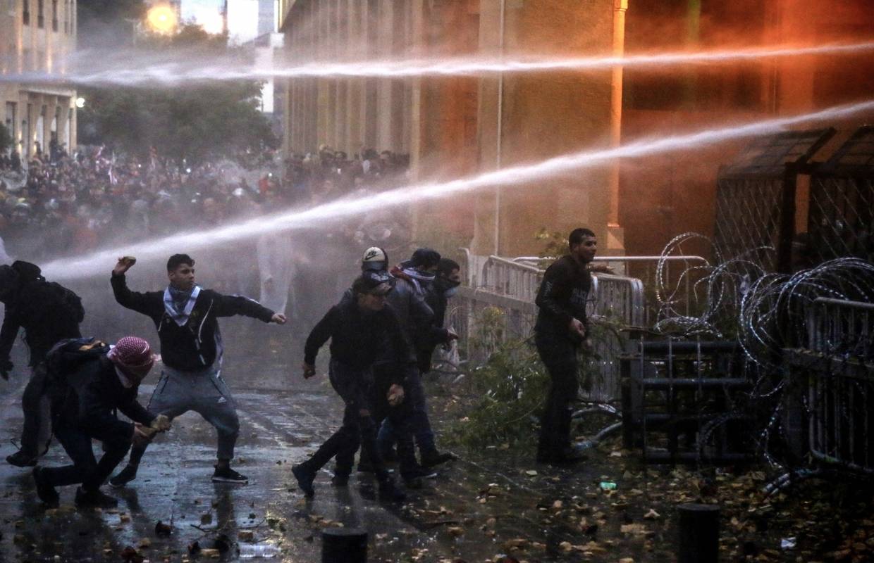 Bejrut: U sukobima policije i prosvjednika ranjeno 400 ljudi