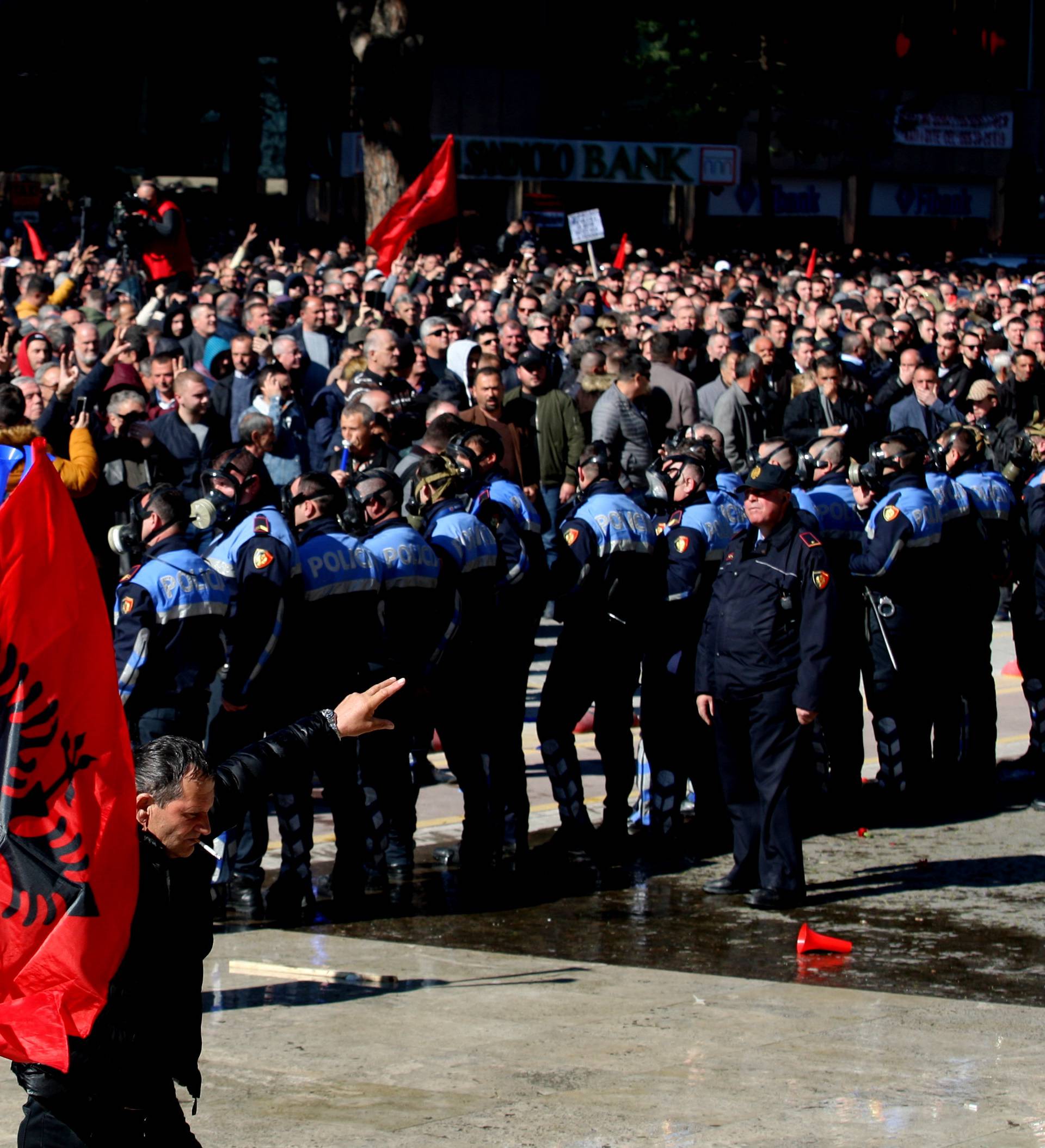 Albanian protesters try to break into government building