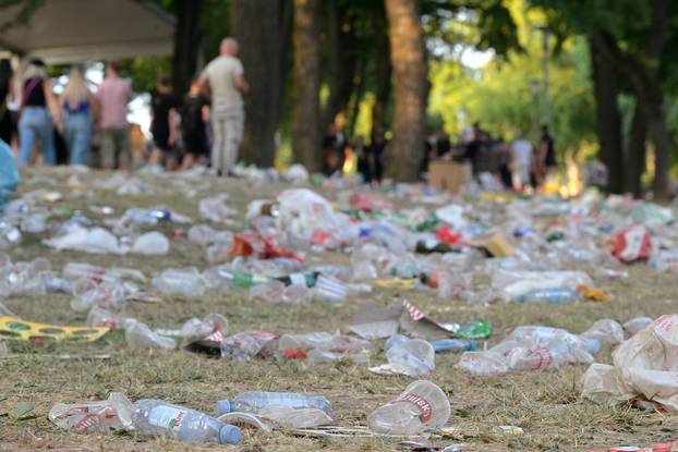 Zagreb: Smeće koje je ostalo u fan zoni na Bundeku