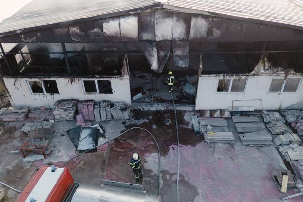 Mostar: Pogled iz zraka na tri hale tvrtke Interkomerc koje su izgorile u požaru