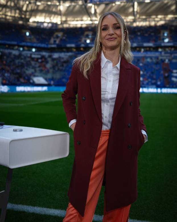 FOTO Napravila gaf uživo koji je obišao Europu. Atraktivna TV voditeljica ljubi Kovačeva šefa