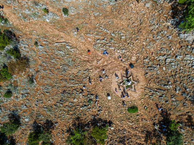 Međugorje: Pogled na Brdo ukazanja iz zraka