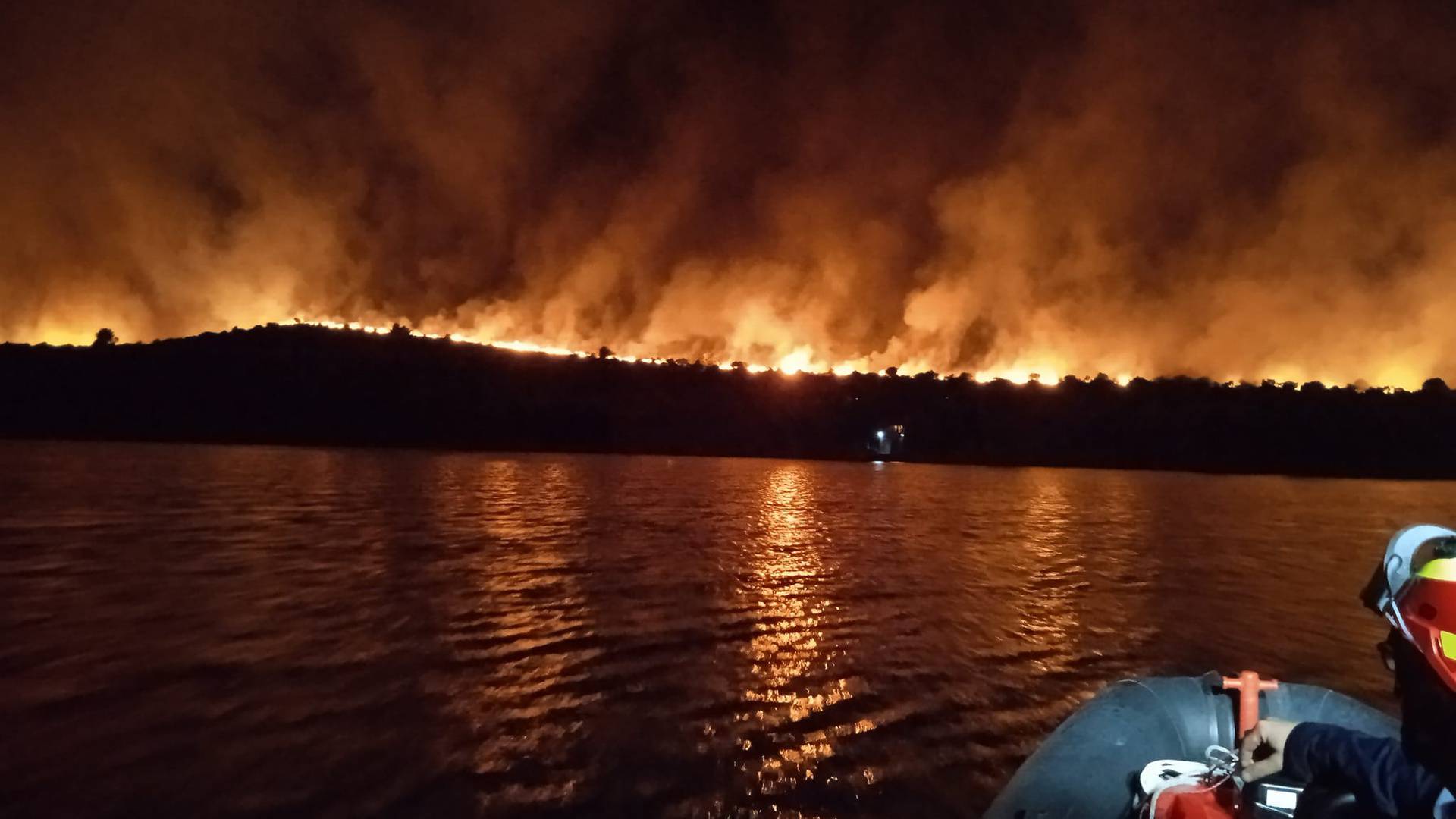 VIDEO Dramatično gašenje na Lavdari, vatrogasci premoreni: Nismo stali, stradala je oprema