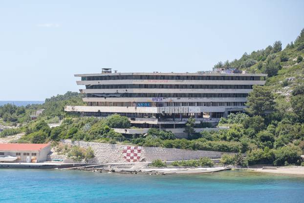 Počinje rušenje devastiranih hotela Kupari u najljepšoj uvali kod Dubrovnika