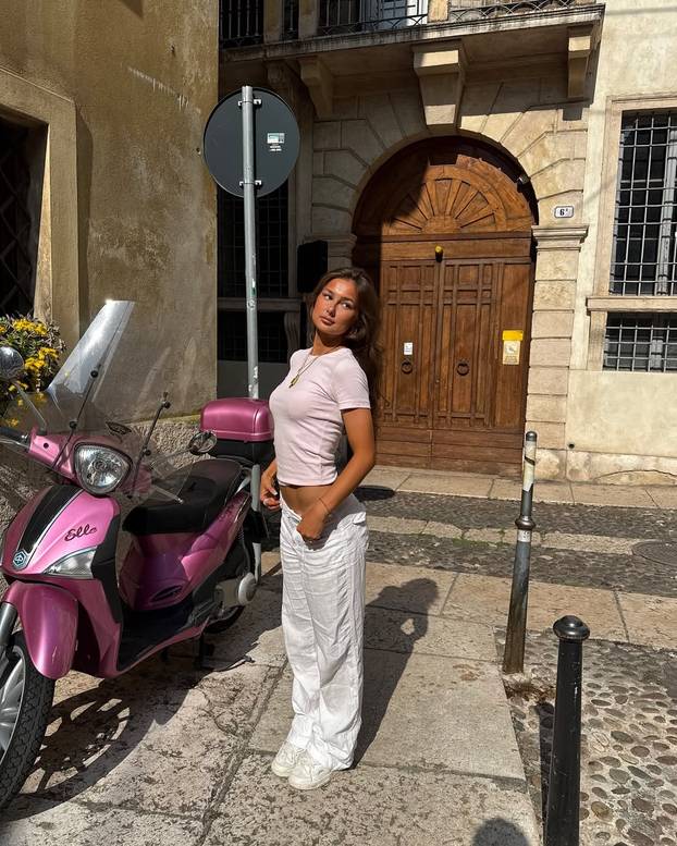 FOTO Šveđanka napravila vrući ljetni transfer. Alice spremna za avanturu na obali Mediterana