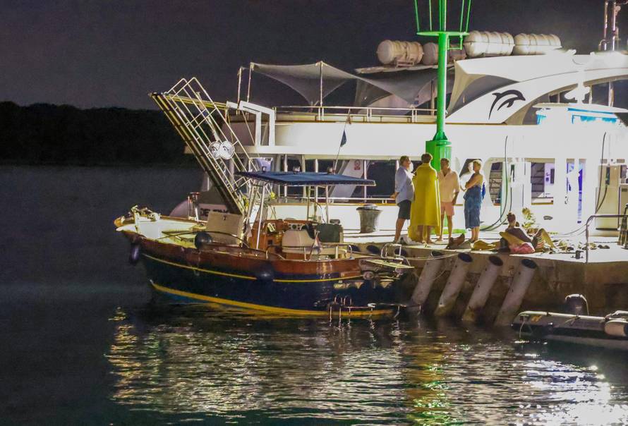 Rovinj: Gliser se zabio u rivu