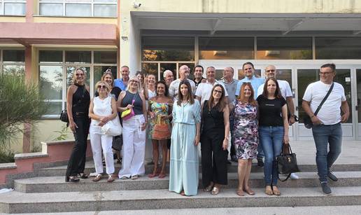 'Školarci' iz OŠ Bol u Splitu: Godine su samo broj, još smo oni isti klinci iz školske klupe...