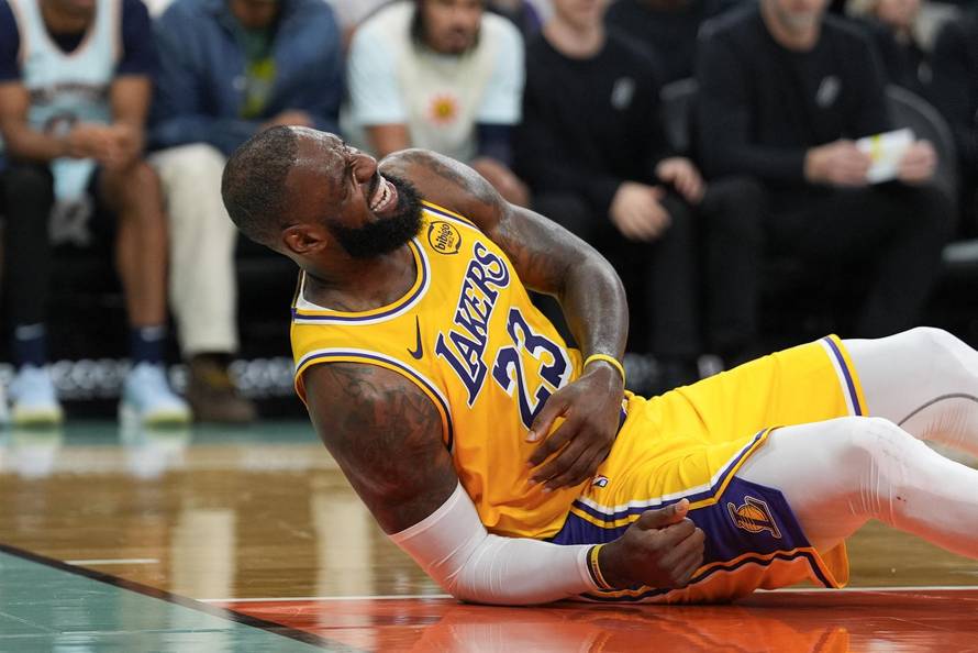 NBA: Los Angeles Lakers at San Antonio Spurs