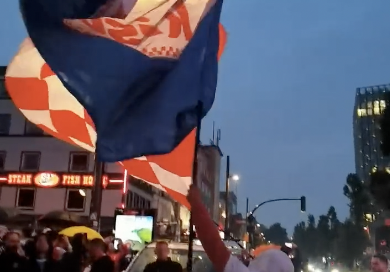 VIDEO Luda navijačka atmosfera u Hamburgu. Hrvati i Albanci zajedno slave: 'Brat uz brata...'