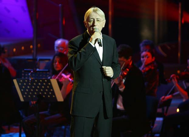 Split: 07.12.1947. ro?en poznati hrvatski glazbenik Oliver Dragojevi?