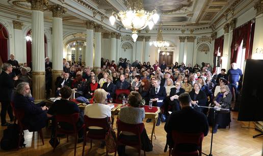 FOTO Odr&zcaron;ana promocija knjige 'Dr&zcaron;ava i njezino kazali&scaron;te' autorice Snje&zcaron;ane Banovi&cacute;