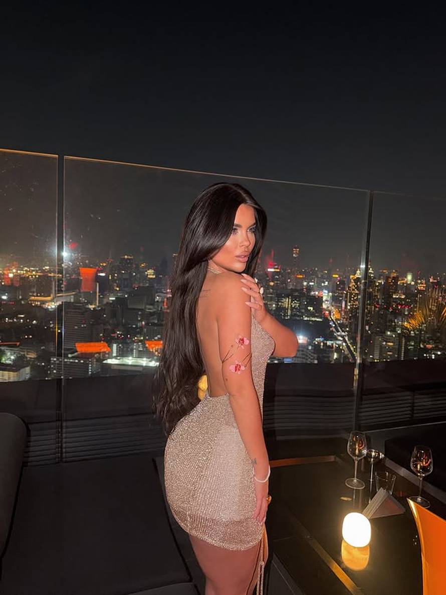 'Savršeni' su damama podijelili bijele ruže: 'Ovo je samo potvrda da osjećamo isto...'